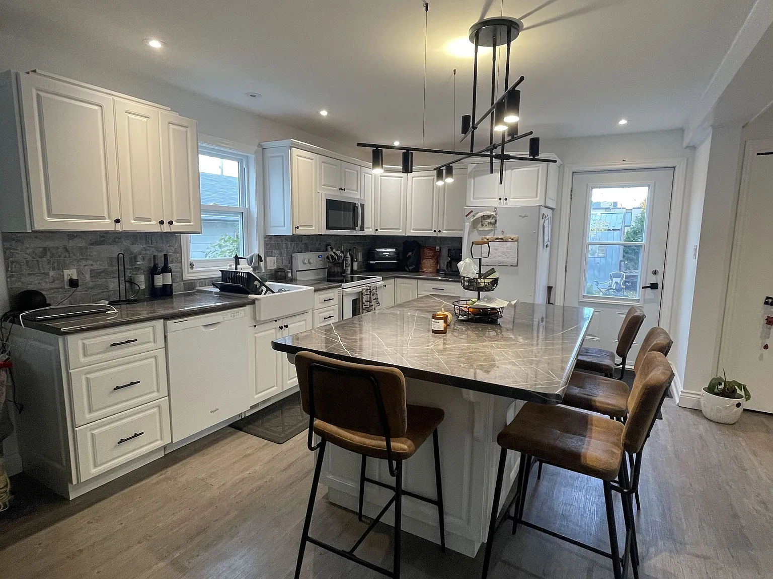 3 bed, $2,900 — Photo 4