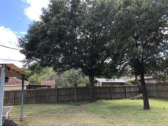 3rd image of 807 Val Verde Dr