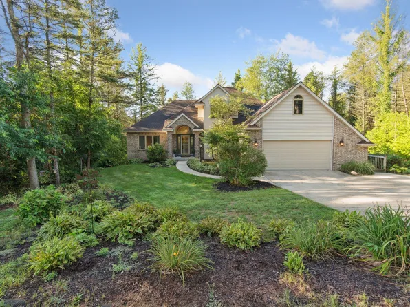2388 Sawmill Dr NE, Rockford, MI 49341
