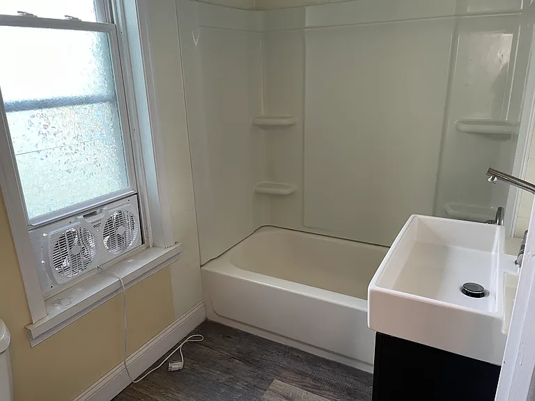 511 W Frederick St — Photo 10