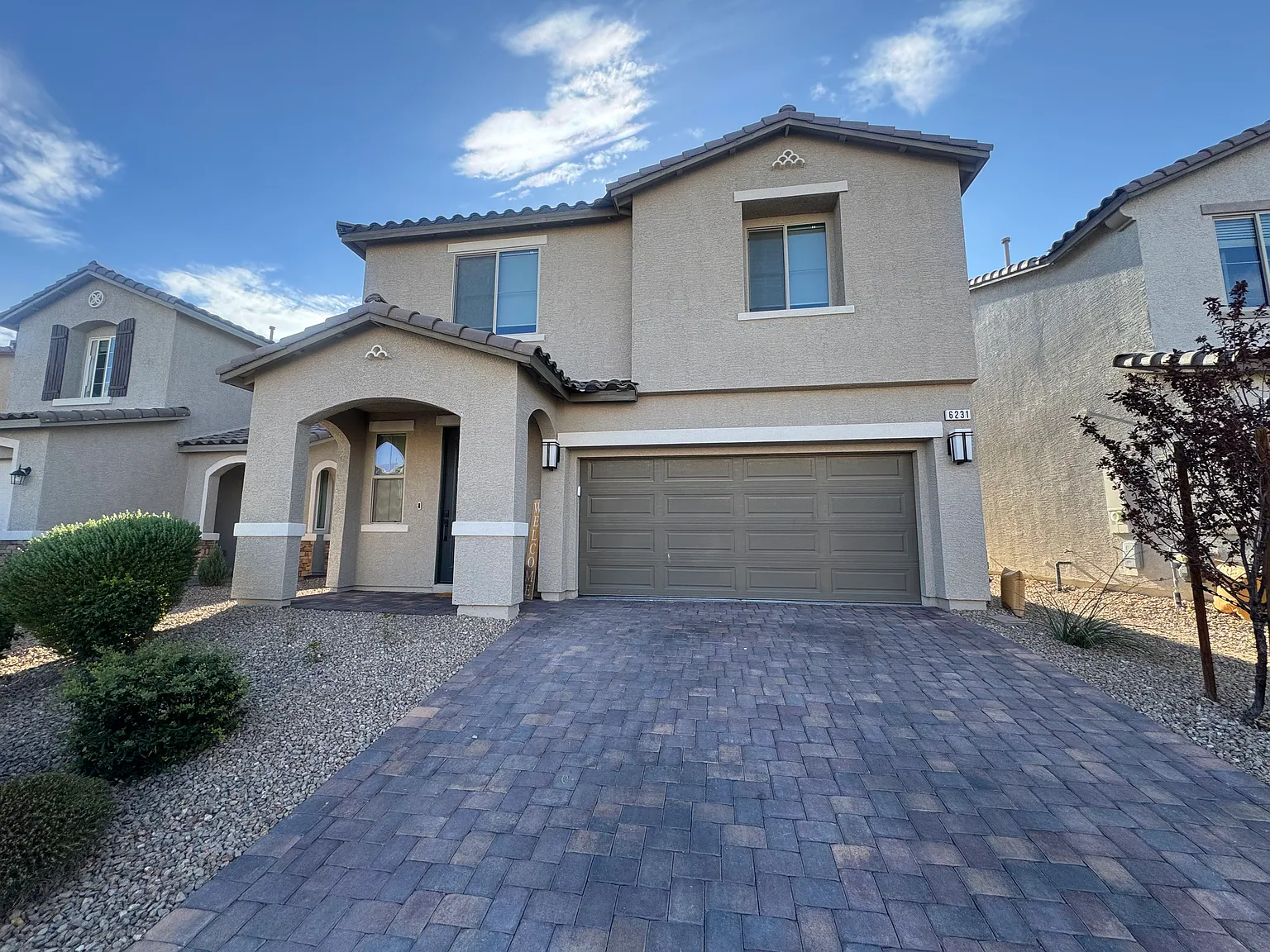 4 bed, 2.5 bath, 2600 sqft, $2,995 — Photo 2