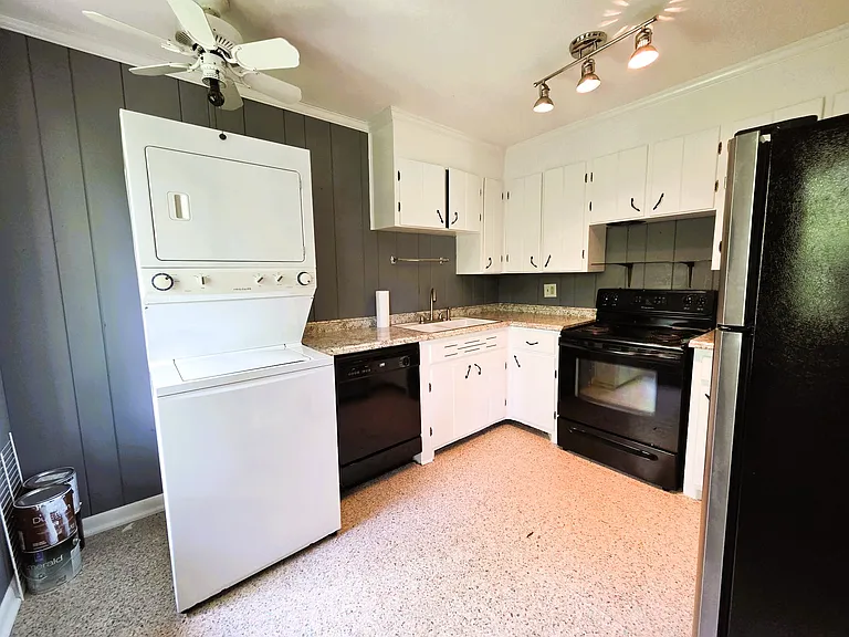 101 W Hillwood Dr #A — Photo 8