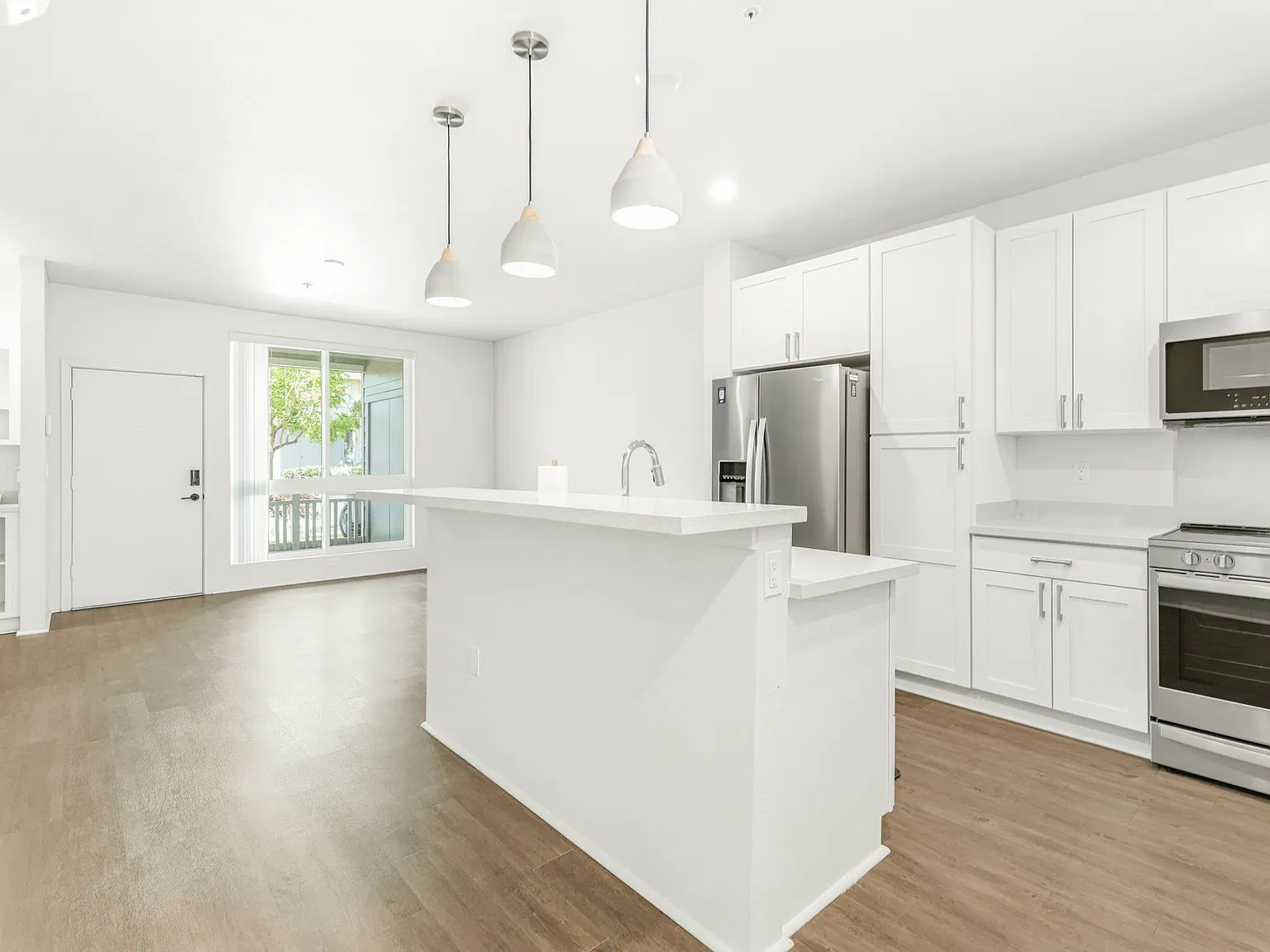 1 bed, 692 sqft, $2,600 — Photo 1