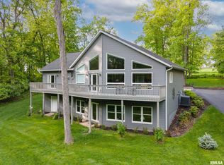 797 Sycamore Dr, Le Claire, IA 52753