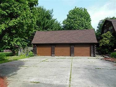3rd image of 2895 Walters Ct