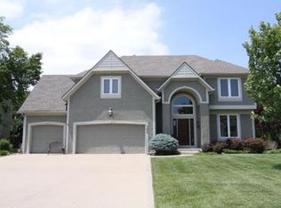 308 NE Parks Edge Pl, Lees Summit, MO 64064