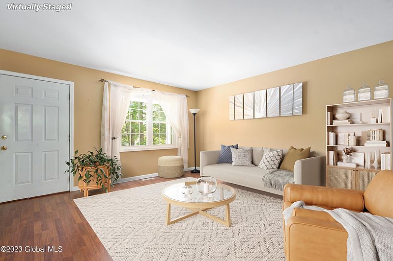 2nd image of 2 Ivy Lane