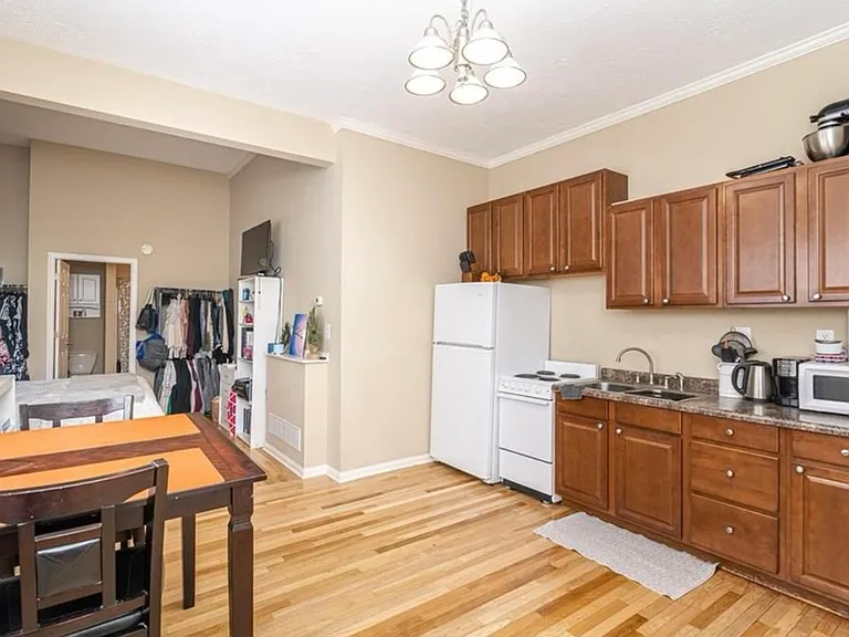 828 Camp St #A — Photo 3