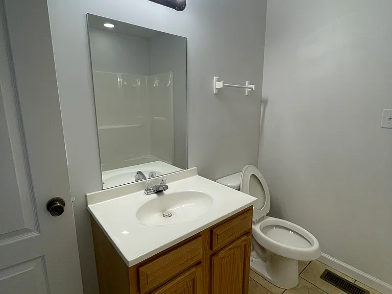 989 Bratton Br #7 — Photo 9