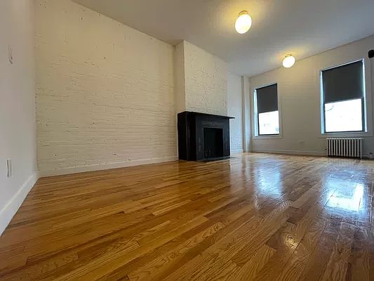 2nd image of 105 Smith St APT 10