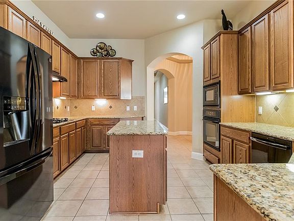 4th image of 3901 Vallarta Ln