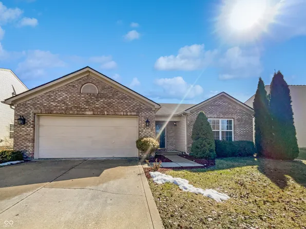851 Pine Lake Dr, Greenwood, IN 46143