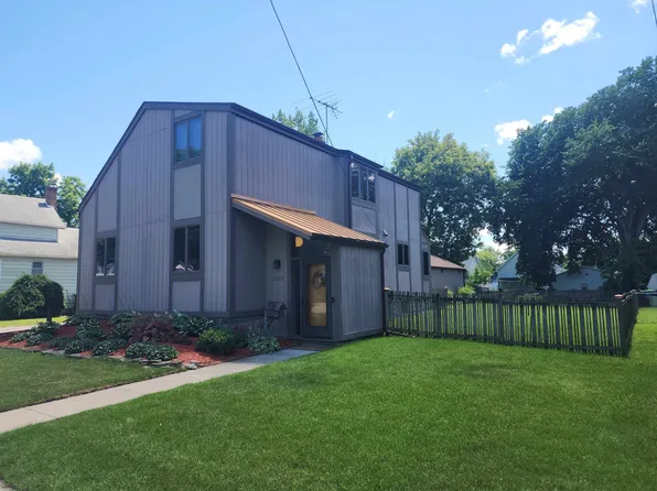 2128 3rd St, Bay City, MI 48708