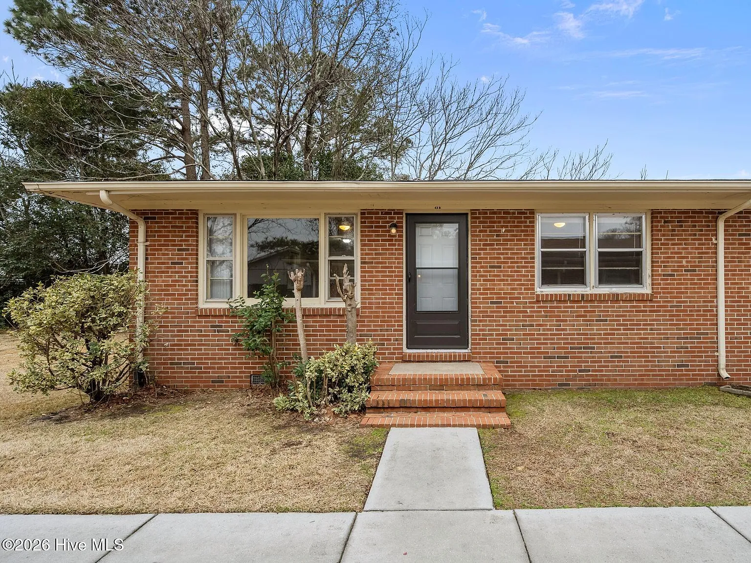 2 bed, 1.0 bath, $925 — Photo 1