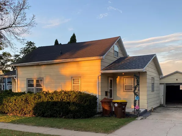 102 N Vermont St, Maquoketa, IA 52060