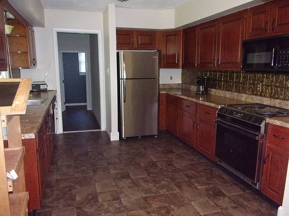 4th image of 6 Circle Dr