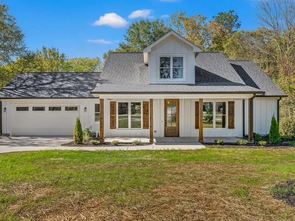 321 W Noble St, Louisburg, NC 27549