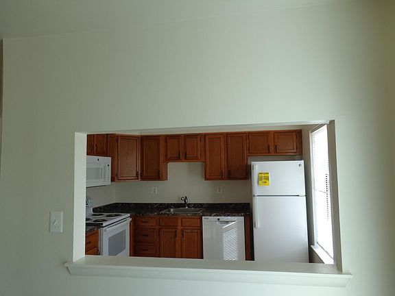 Passthru from dining room to kitchen