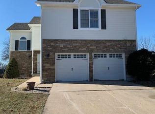 614 NE Fairington Ct, Lees Summit, MO 64064