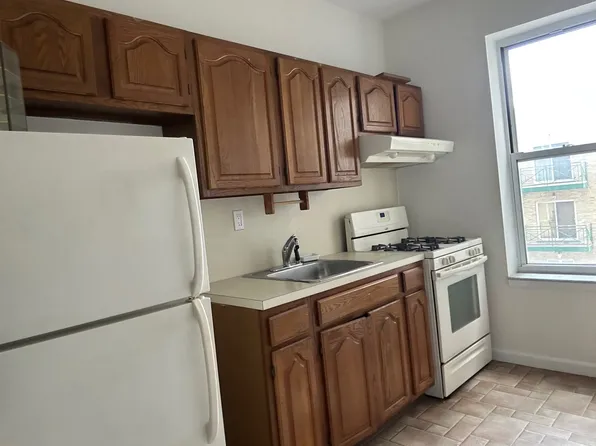 9031 Fort Hamiltn Parkway image 4 of 11