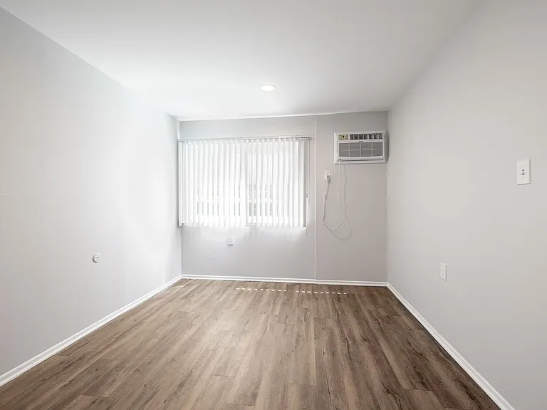 5405 Lindley Avenue — Photo 14