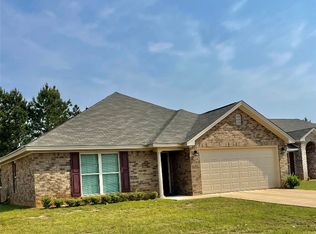 89 Nottingham Way, Elmore, AL 36025