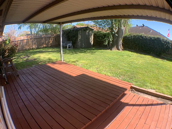 Peaceful & quiet backyard.
