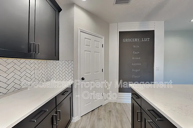 4 bed, 2.0 bath, 1819 sqft, $2,550 — Photo 4