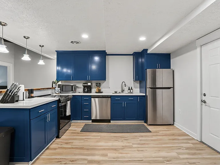 9000 NW Cornell Rd #4 — Photo 8