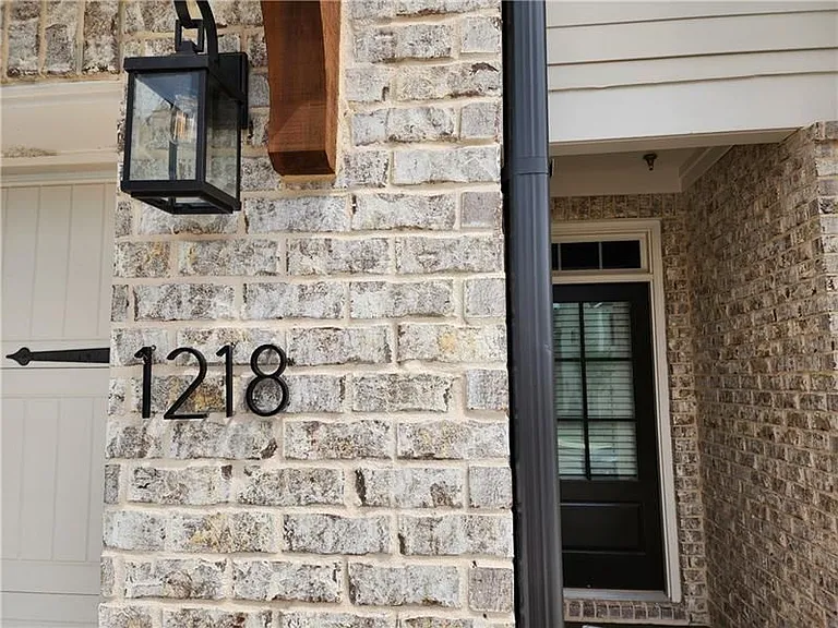 1218 Westshore Dr — Photo 3