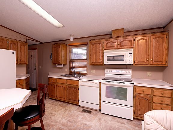 3rd image of 377 Lake Dr