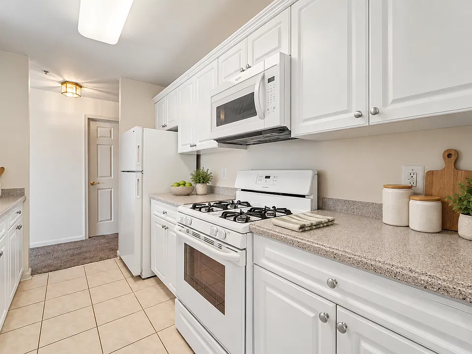 The Horizons at Franklin Lakes Apartment Homes