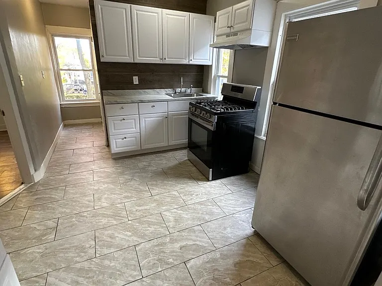 569 Winthrop Ave #2 — Photo 8