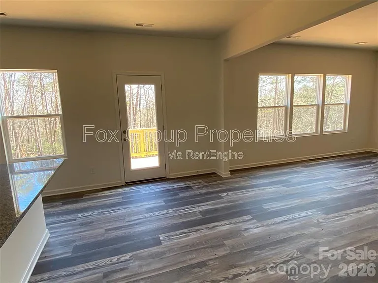 1662 Nicholas Way — Photo 5