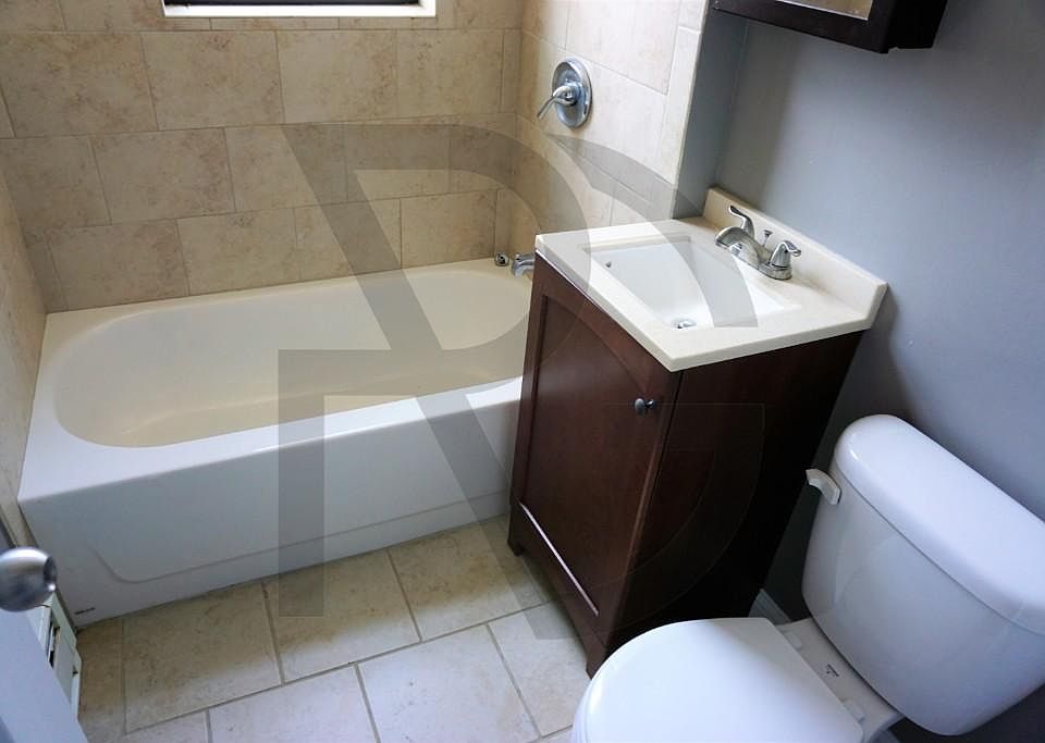 1st image of 818 W Diversey Pkwy #818L