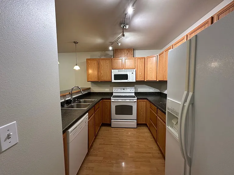 5752 Legoe Ave #202 — Photo 8