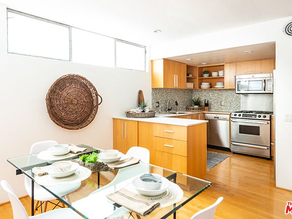 5th image of 821 Bay St APT A4