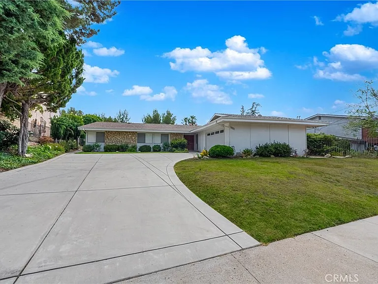 24221 Hatteras St — Photo 54