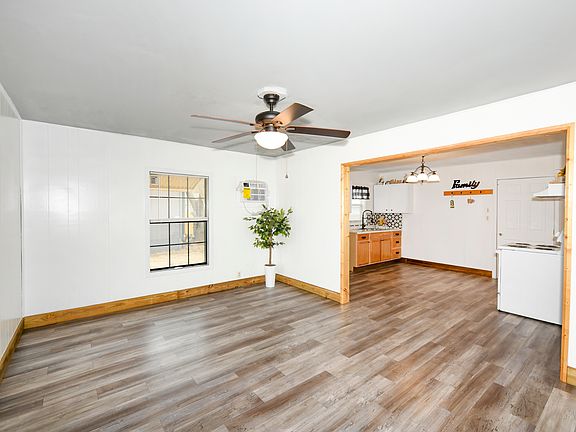 2nd image of 429 Palo Alto Dr