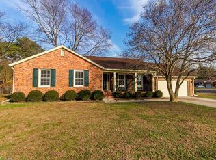 12 Hunts Neck Rd, Poquoson, VA 23662