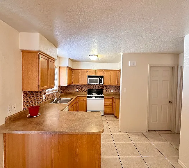 6222 E 42nd Ln — Photo 6