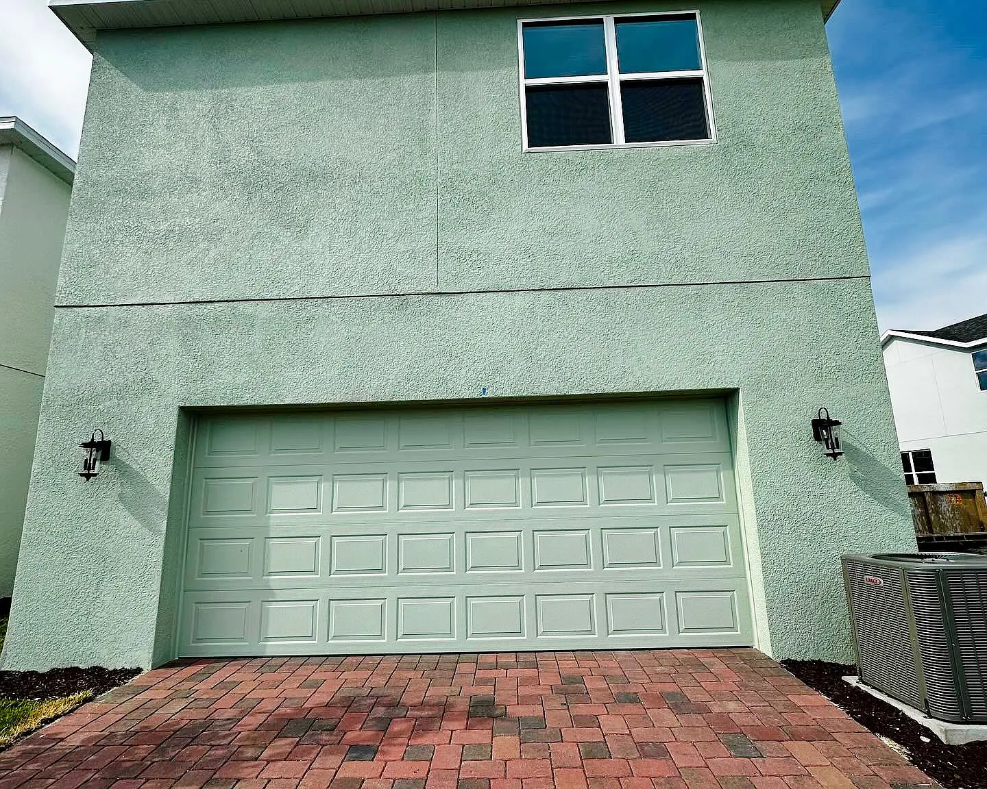 4 bed, 2500 sqft, $2,750 — Photo 2