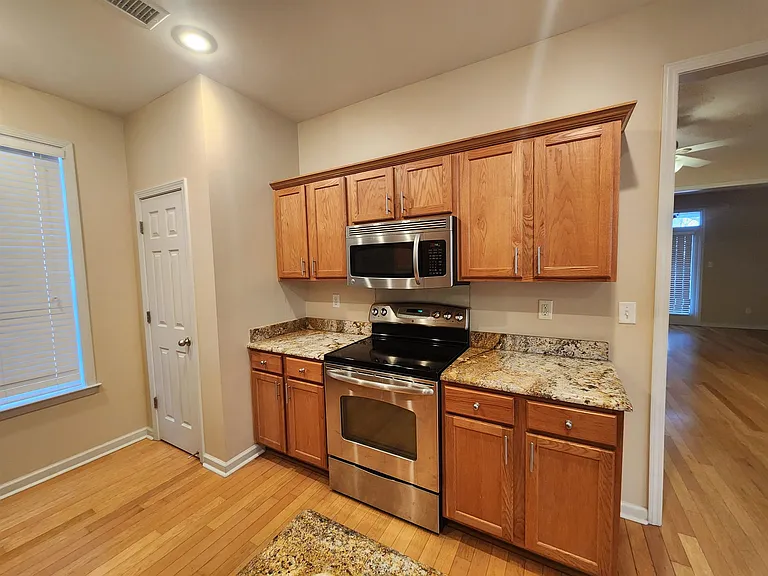 1459 Down River Dr — Photo 9