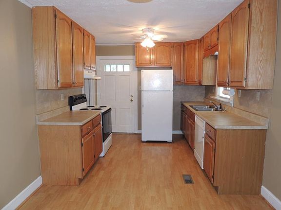 4th image of 212 W McKee St