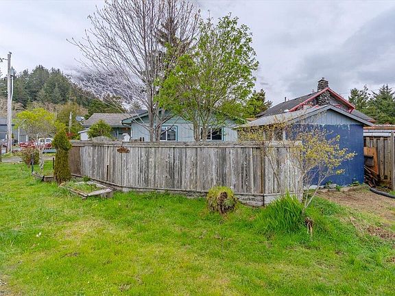 5th image of 4634 SE Lee Ave