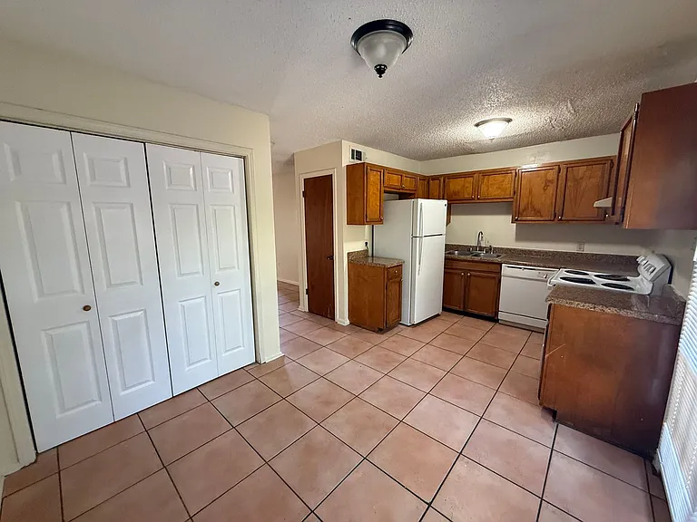 1408 Jade Ave — Photo 7