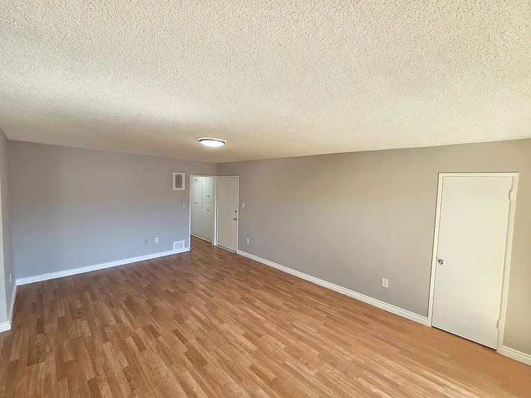 13813 Oxnard — Photo 27