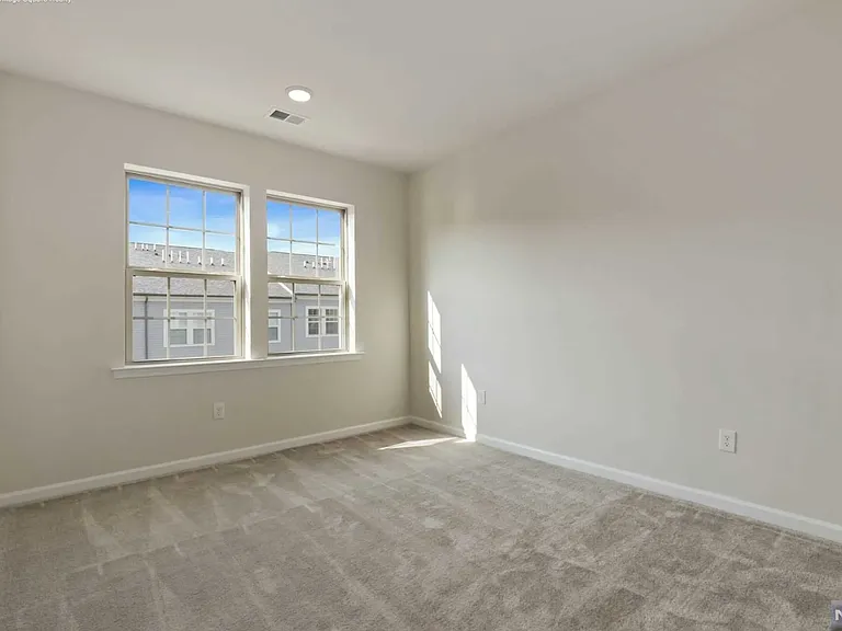 7 Leahy Dr — Photo 33