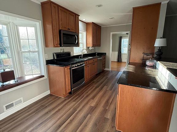 5th image of 401 Hawthorne Street