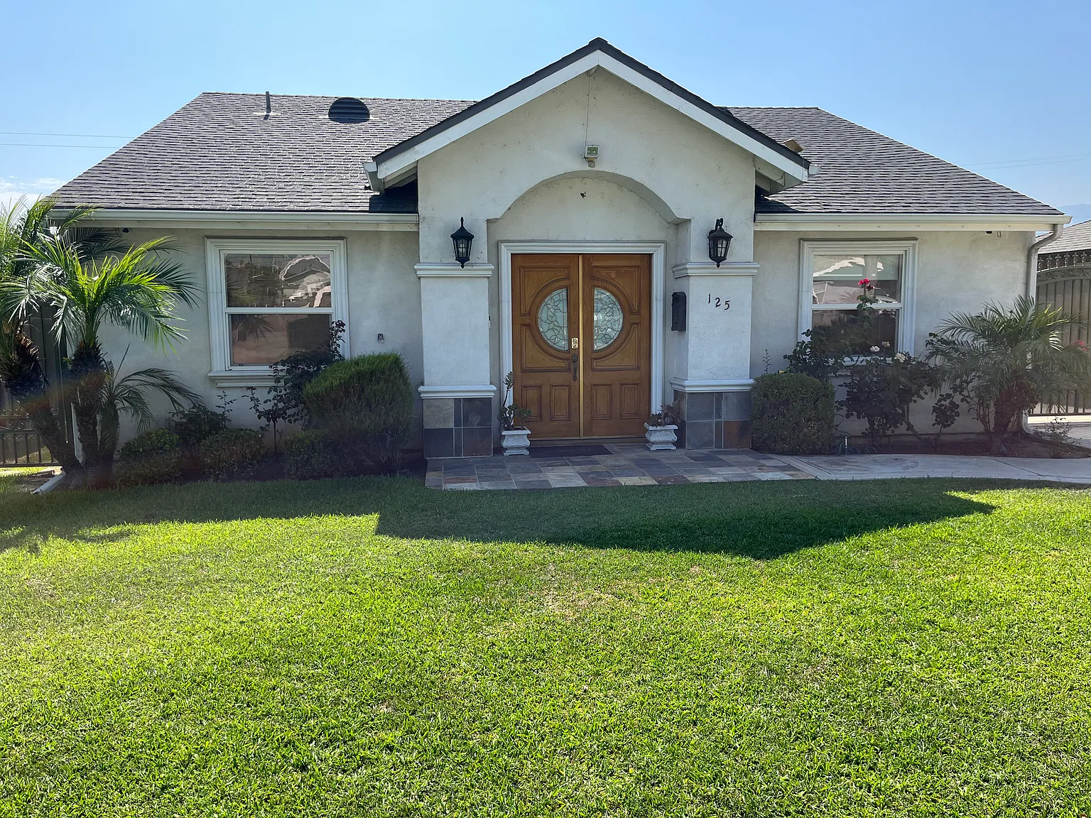 125 California Ave — Photo 1